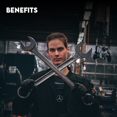 Benefits-Autobrinkmann, eine frau mit werkzeug in der Hand